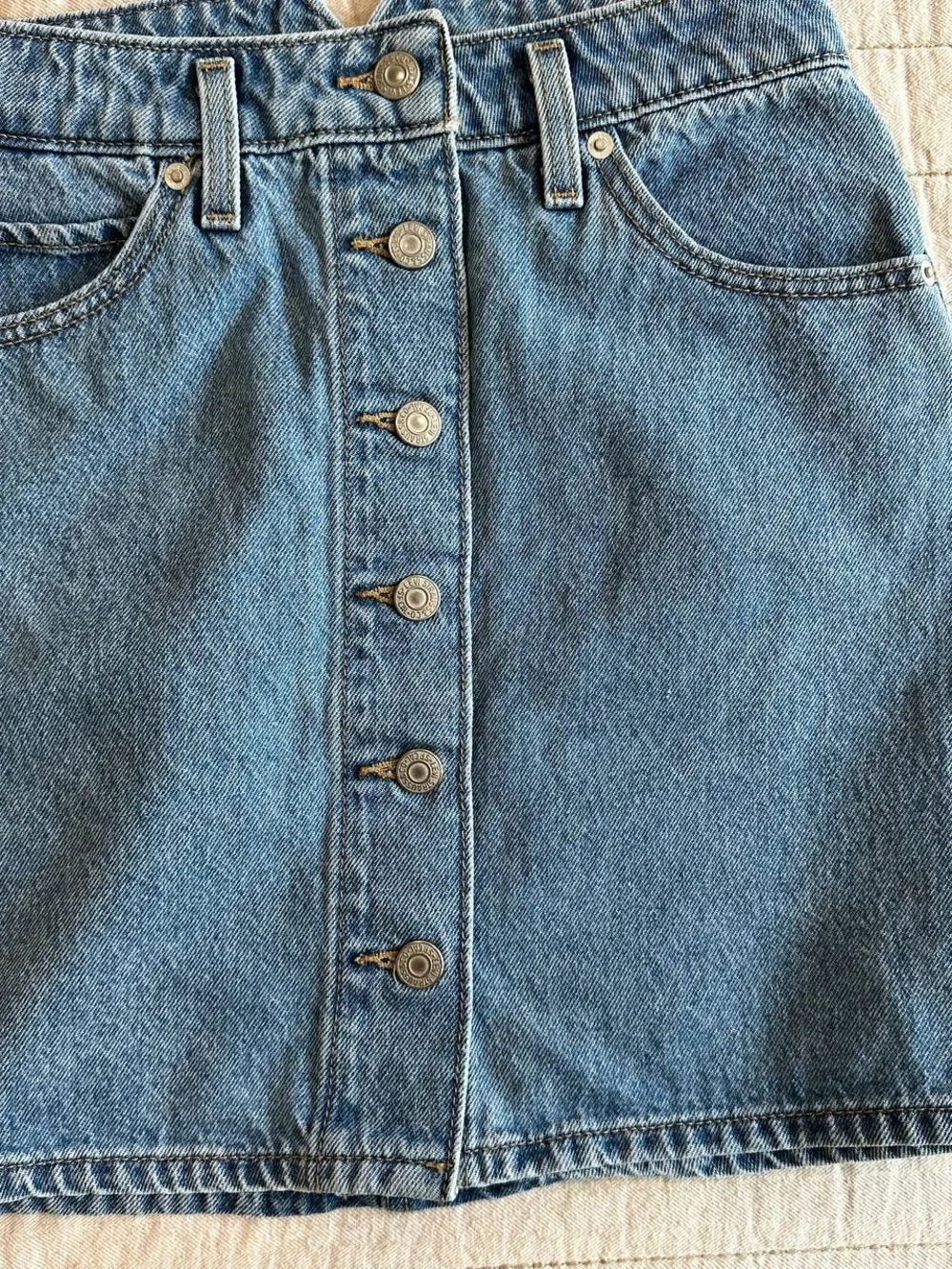 Levi's Light Blue Button-Front Denim Mini Skirt - Picture 4 of 6